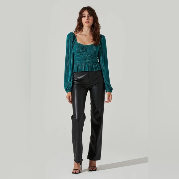 NWOT ASTR THE LABEL Ziva Plisse Top Size XL in Hunter Green *Sold Out* - Picture 3 of 8